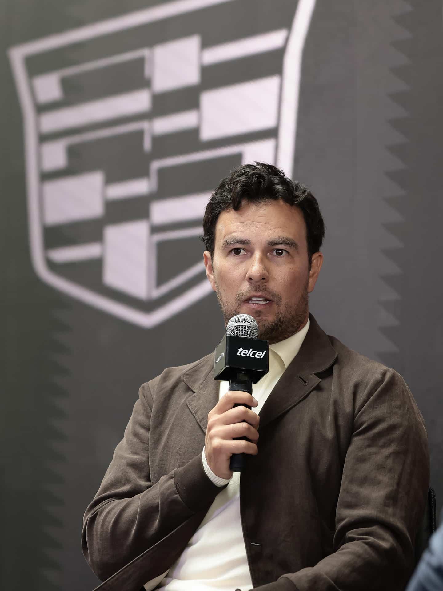 El piloto del equipo Cadillac de Fórmula 1, Sergio Pérez, habla durante una rueda de prensa en Ciudad de México (México). Fotografía de archivo. EFE/José Méndez