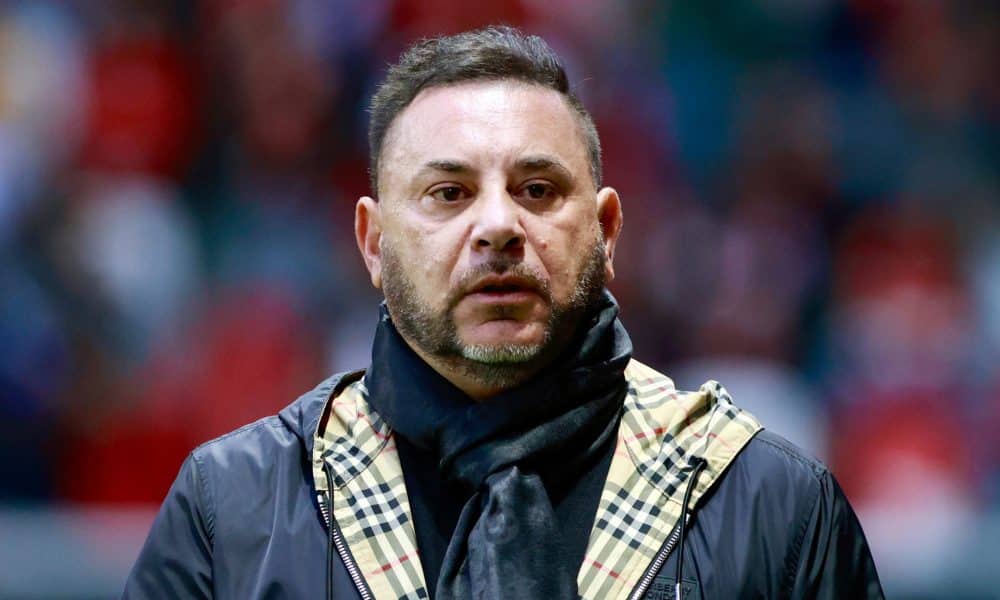 Fotografía de archivo del entrenador de Toluca Antonio Mohamed en el estadio Nemesio Diez en Toluca (México). EFE/ Felipe Gutiérrez
