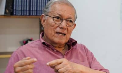 El analista nicaragüense Óscar René Vargas habla durante una entrevista con EFE este jueves, en San José (Costa Rica). EFE/ STR