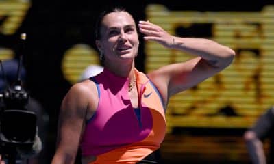 Aryna Sabalenka de Bielorrusia celebra la victoria en su partido de cuartos de final femenino contra Iva Jovic de EE.UU. EFE/EPA/JAMES ROSS