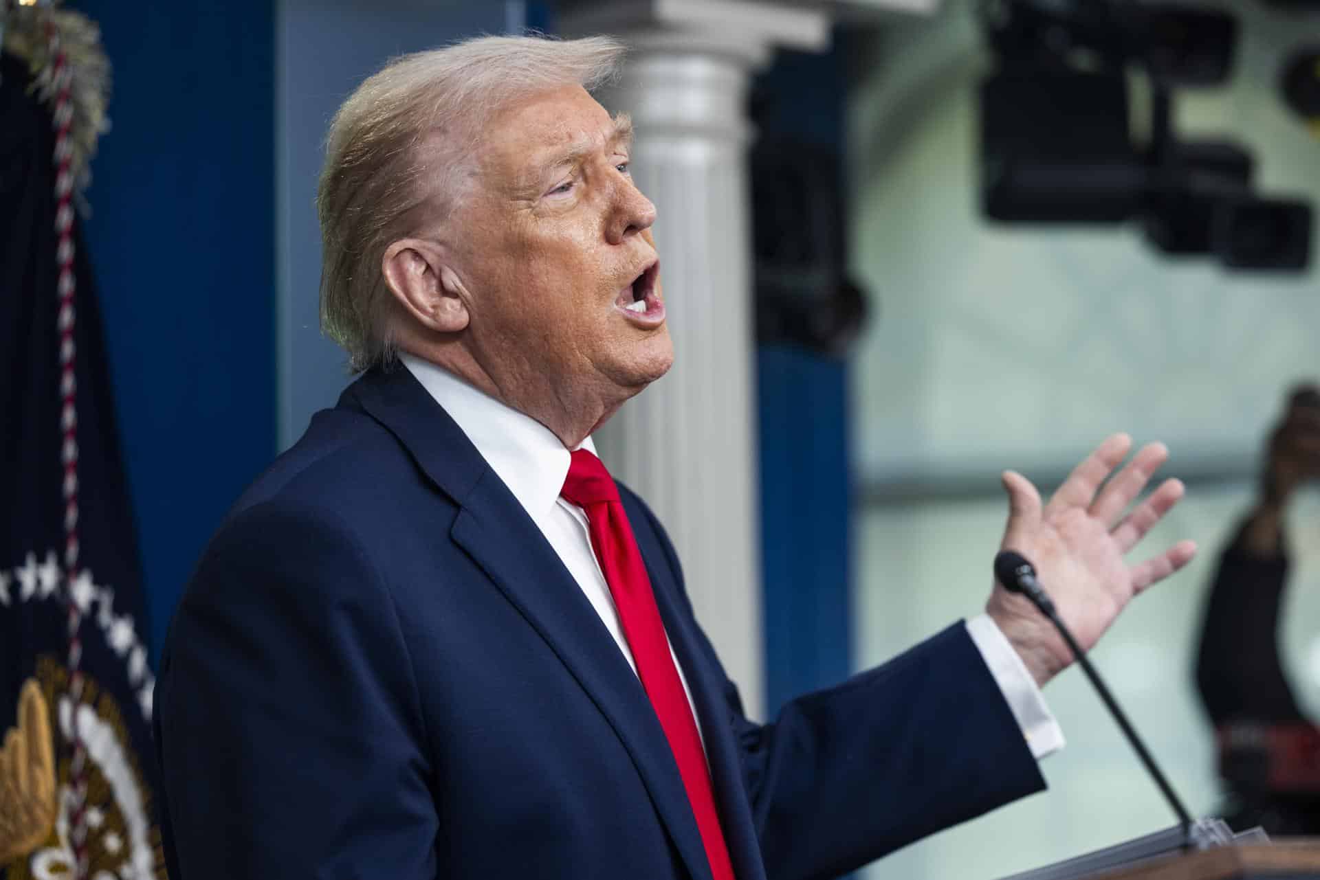 EFE/EPA/JIM LO SCALZO