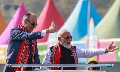 AHMEDABAD (India), 12/01/2026.- German Chancellor Friedrich Merz (L) and Indian Prime Minister Narendra Modi (R) attend the International Kite Festival at the Sabarmati Riverfront in Ahmedabad, Gujarat, India, 12 January 2026. The German chancellor is on a two-day official visit to India. EFE/EPA/DIVYAKANT SOLANKI