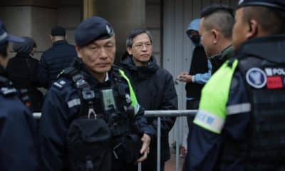 Fuertes medidas de seguridad antes del inicio del juicio contra los organizadores de vigilias por Tiananmen en Hong Kong.
 EFE/EPA/MAY JAMES