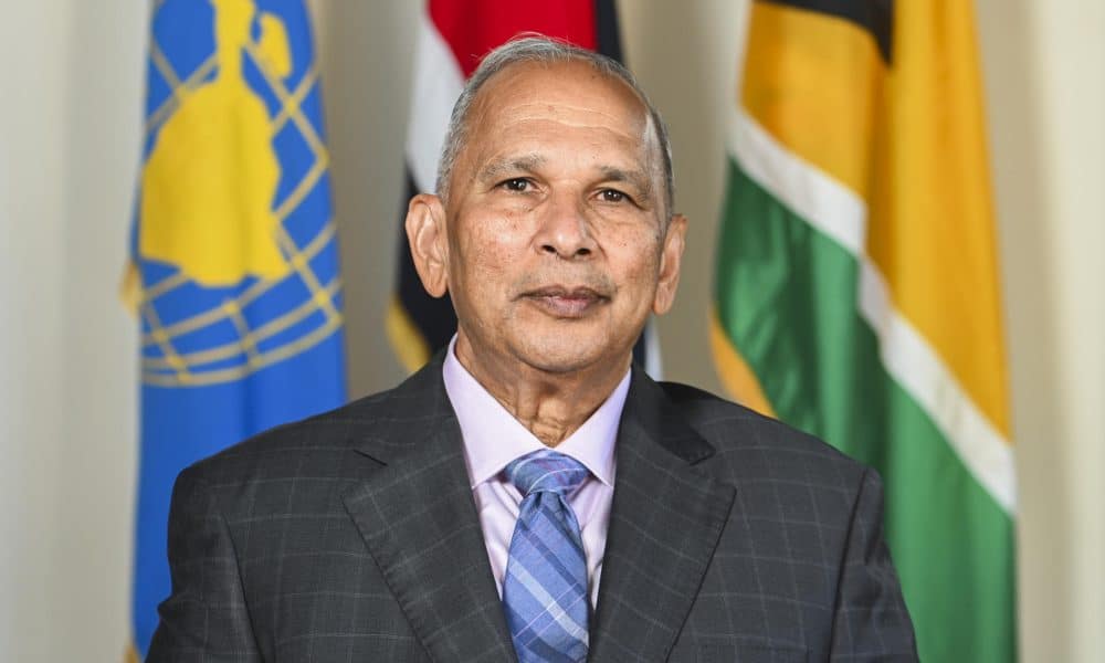 Fotografía cedida por el Instituto Interamericano de Cooperación para la Agricultura (IICA) del ingeniero agrónomo guyanés Muhammad Ibrahim posando durante su nombramiento como director general del instituto para el periodo 2026-2030 este jueves, en San José (Costa Rica). Ibrahim prometió seguir fortaleciendo el trabajo de la institución para el desarrollo del sector. EFE/ IICA