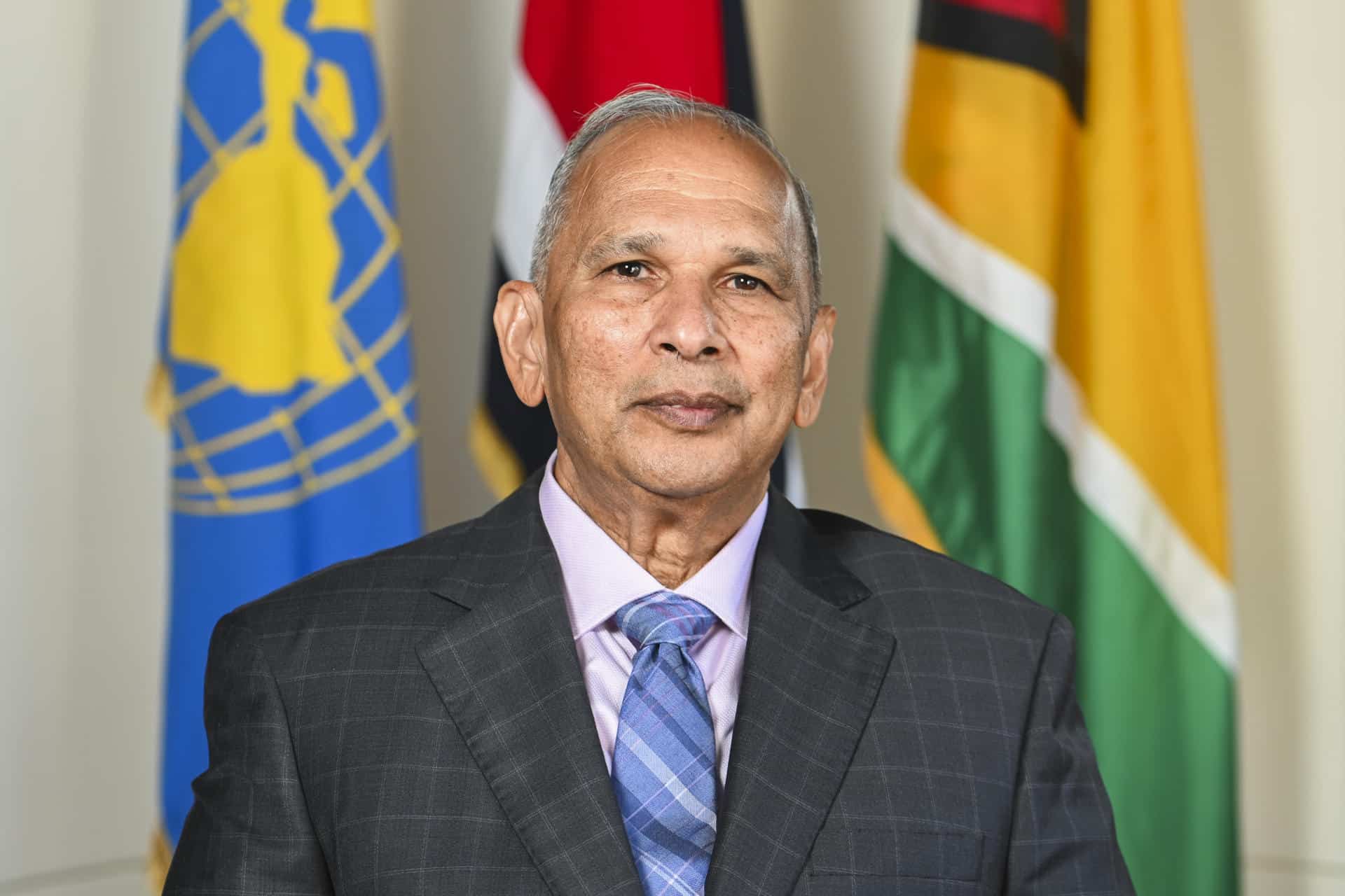 Fotografía cedida por el Instituto Interamericano de Cooperación para la Agricultura (IICA) del ingeniero agrónomo guyanés Muhammad Ibrahim posando durante su nombramiento como director general del instituto para el periodo 2026-2030 este jueves, en San José (Costa Rica). Ibrahim prometió seguir fortaleciendo el trabajo de la institución para el desarrollo del sector. EFE/ IICA