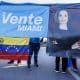 Venezolanos y cubanos residentes en Miami sostienen banderas y pancartas durante una manifestación en apoyo a las acciones militares de Estados Unidos en Venezuela, en Florida, EE. UU., el 4 de enero de 2026. EFE//CRISTOBAL HERRERA-ULASHKEVICH