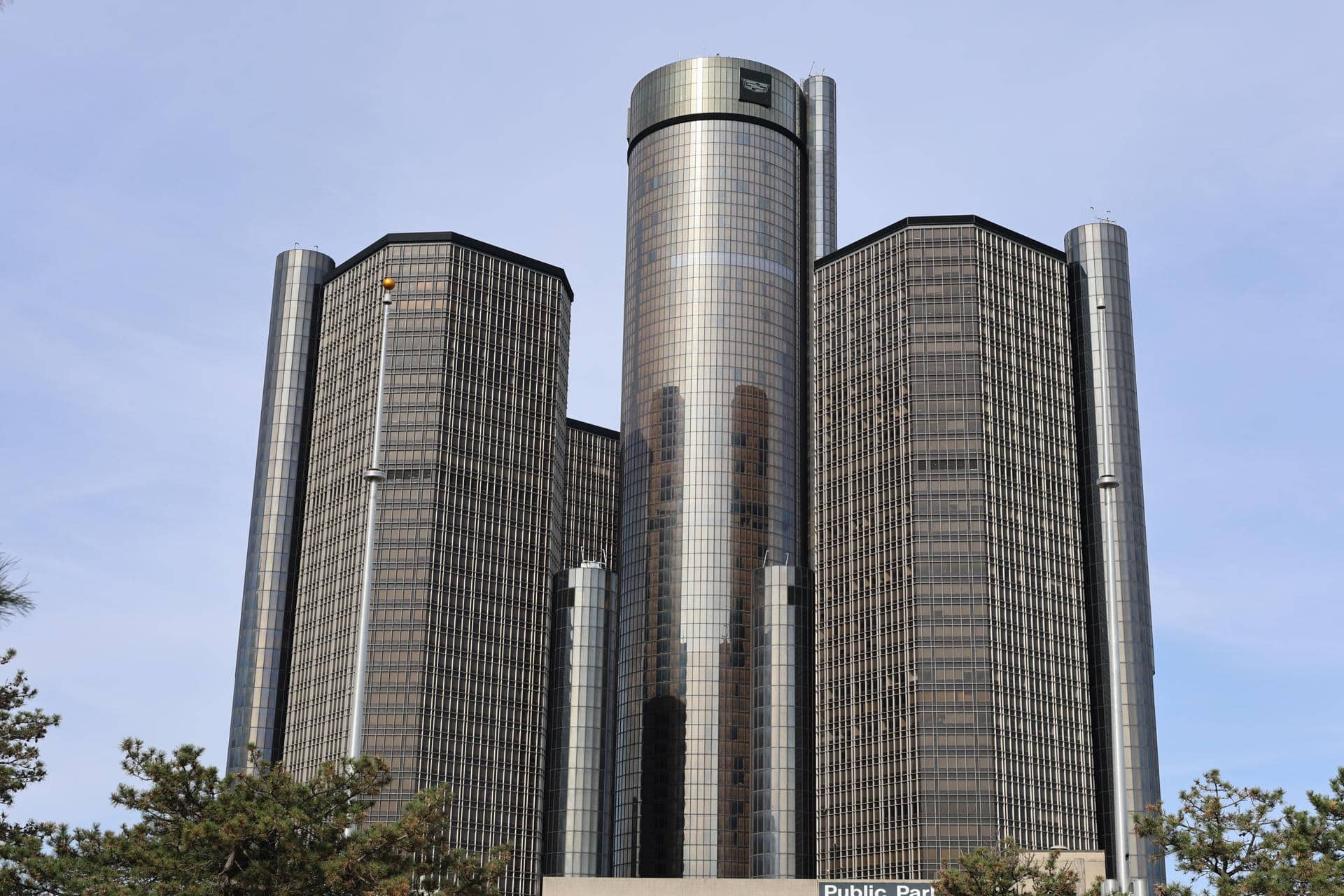 Fotografía que muestra la fachada de la central de General Motors en Detroit (Estados Unidos). Fotografía de archivo. EFE/ Octavio Guzmán