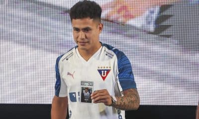 El centrocampista peruano Jesús Pretel es presentado este miércoles como nuevo refuerzo de Liga de Quito para la temporada 2026. EFE/ José Jácome