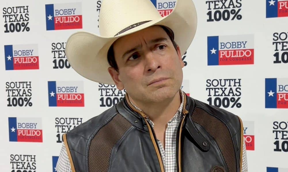 Captura de video que muestra al cantante tejano Bobby Pulido hablando en una entrevista con EFE en Gonzales (Estados Unidos). EFE/ Alejandra Arredondo