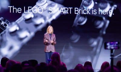 La directora de Marketing y Productos del Grupo LEGO de Dinamarca, Julia Goldin, habla en la presentación de la Feria de Electrónica de Consumidores 2026 (CES, en inglés) este lunes, en Las Vegas (Estados Unidos). EFE/ Luis Chacon