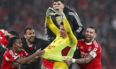 Los jugadores del Benfica celebran la victoria sobre el Real Madrid en partido de Liga de Campeones disputado el pasado miércoles en Lisboa. EFE/EPA/MIGUEL A. LOPES