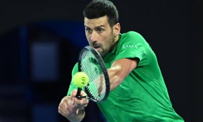 El serbio Novak Djokovic en acción durante su partido de primera ronda del torneo individual masculino contra el español Pedro Martínez, en el Abierto de Australia, en Melbourne, Australia, este lunes.-EFE/ James Ross AUSTRALIA AND NEW ZEALAND OUT