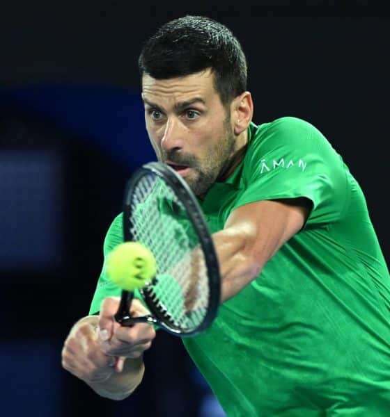 El serbio Novak Djokovic en acción durante su partido de primera ronda del torneo individual masculino contra el español Pedro Martínez, en el Abierto de Australia, en Melbourne, Australia, este lunes.-EFE/ James Ross AUSTRALIA AND NEW ZEALAND OUT