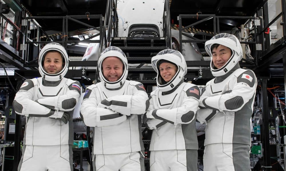 Fotografía del 3 de julio de 2025 cedida por SpaceX donde aparece la tripulación de la misión de la Crew-11 (de i a d) Oleg Platonov, de la agencia espacial rusa Roscosmos; Mike Fincke y Zena Cardman, de la NASA, y Kimiya Yui, de la agencia espacial japonesa JAXA, posa para una fotografía durante una sesión de entrenamiento para su próximo viaje a la Estación Espacial Internacional en las instalaciones de SpaceX en Florida. EFE/SpaceX /SOLO USO EDITORIAL /NO VENTAS /SOLO DISPONIBLE PARA ILUSTRAR LA NOTICIA QUE ACOMPAÑA /CRÉDITO OBLIGATORIO