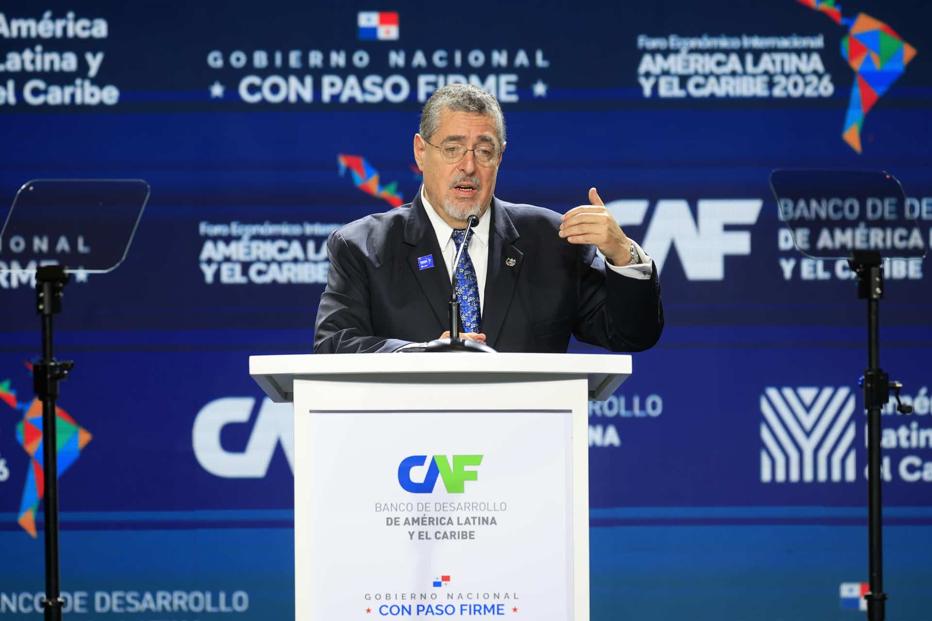 El presidente de Guatemala, Bernardo Arévalo de León, habla durante el Foro Económico Internacional América Latina y el Caribe 2026 este miércoles, en Ciudad de Panamá (Panamá). EFE/ Bienvenido Velasco