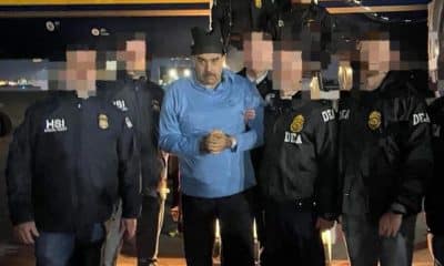 Fotografía que muestra al presidente de Venezuela, Nicolás Maduro (c), escoltado por agentes de la Administración para el Control de Drogas (DEA), luego de su captura, este 3 de enero de 2026, en Nueva York (Estados Unidos). EFE/ Rastreo de Redes