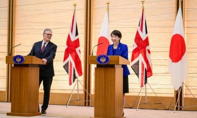 Tokyo (Japan), 31/01/2026.-La primera ministra de Japón, Sanae Takaichi, y el primer ministro de Reino Unido, Keir Starmer, en una rueda de prensa conjunta en Tokio. EFE/EPA/YUICHI YAMAZAKI / POOL