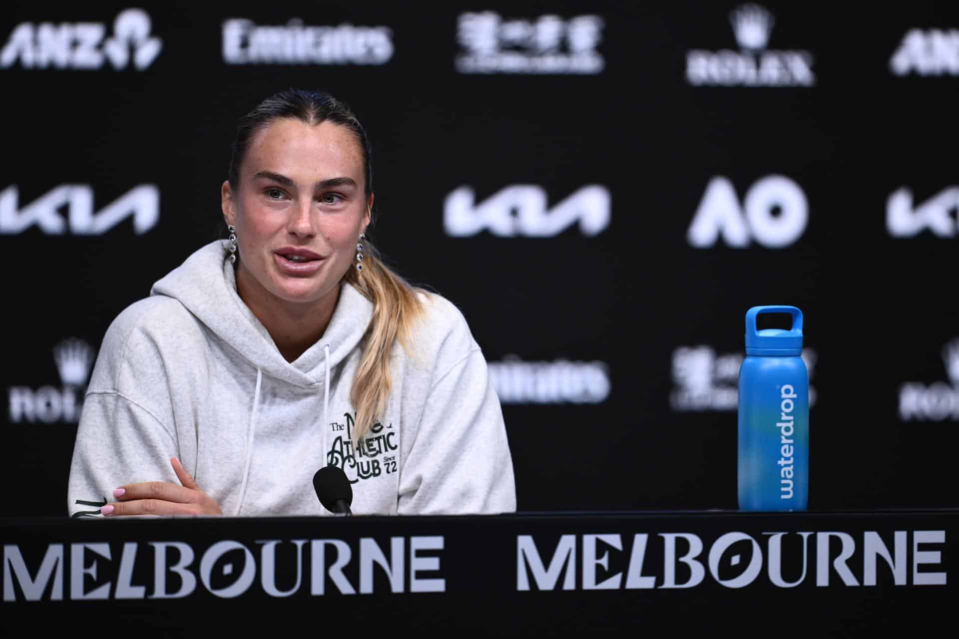 MELBOURNE (Australia), 16/01/2026.- Aryna Sabalenka of Belarus speaks during a press conference ahead of the Australian Open at Melbourne Park in Melbourne, Australia, 16 January 2026. (Tenis, Bielorrusia) EFE/EPA/JOEL CARRETT EDITORIAL USE ONLY AUSTRALIA AND NEW ZEALAND OUT
