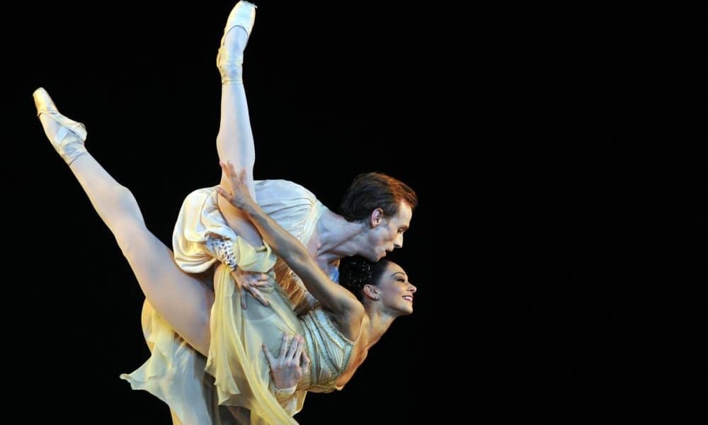 La bailarina argentina Marianela Núñez (d) en una foto de archivo. EFE/Alejandro Ernesto