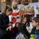 La presidenta de México, Claudia Sheinbaum, habla con niños en el Día de Reyes durante una rueda de prensa este martes en el Palacio Nacional de la Ciudad de México (México). EFE/Sáshenka Gutiérrez