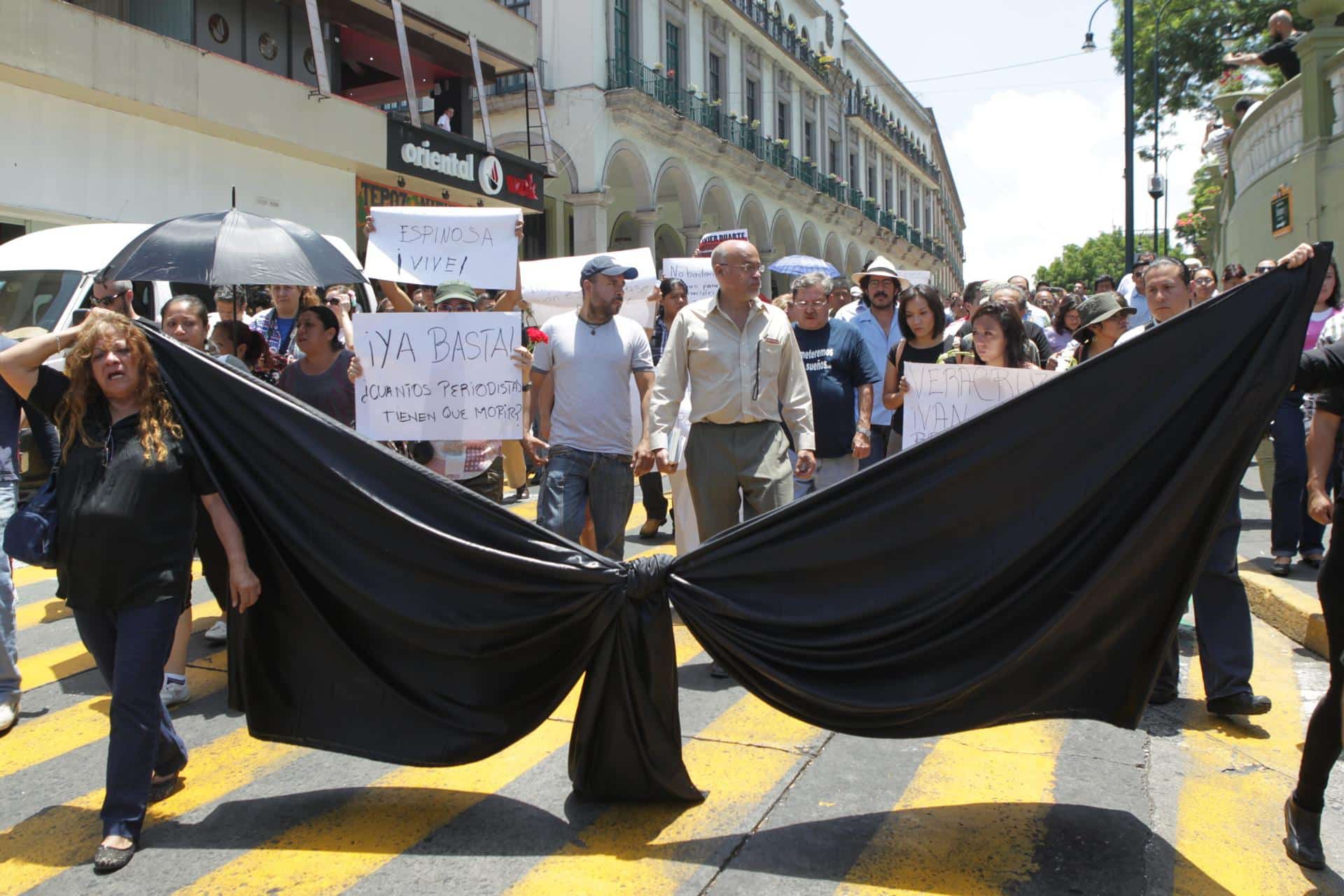 Periodistas y organizaciones civiles participan en una protesta en México. Imagen de archivo. EFE/Saúl Ramírez