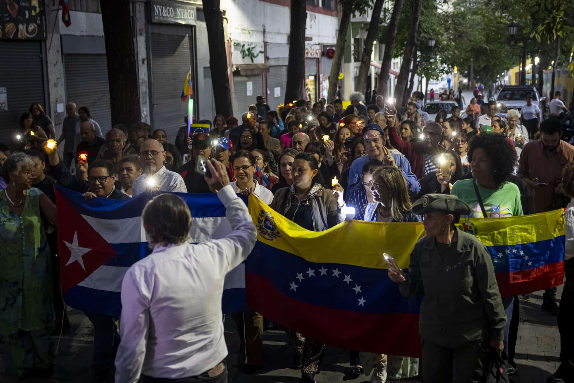 Personas asisten a una movilización este 27 de enero de 2026, en Caracas (Venezuela). EFE/ Miguel Gutiérrez