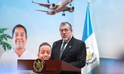 El presidente de Guatemala, Bernardo Arévalo de León, habla durante una rueda de prensa en el Palacio Nacional de la Cultura en Ciudad de Guatemala (Guatemala). EFE/ Mariano Macz
