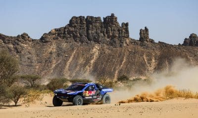 El piloto español Carlos Sainz y su copiloto Lucas Cruz a bordo de su Ford durante la etapa del lunes en el Dakar 2026. EFE/ Dakar4 2026 SOLO USO EDITORIAL/SOLO DISPONIBLE PARA ILUSTRAR LA NOTICIA QUE ACOMPAÑA (CRÉDITO OBLIGATORIO)