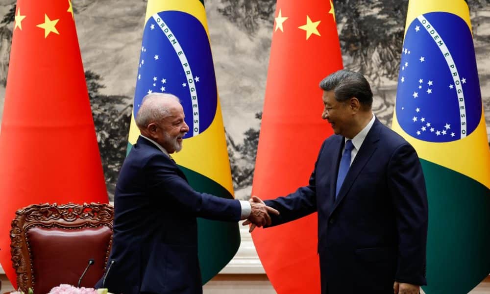 Fotografía de archivo del presidente de china, Xi Jinping (d), junto a su homólogo brasileño, Luiz Inacio Lula da Silva (i).
EFE/EPA/TINGSHU WANG / POOL
