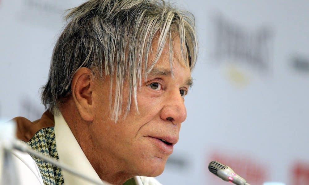 Imagen de archivo del actor y boxeador estadounidense Mickey Rourke. EFE/Maxim Shipenkov