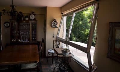 Fotografía que muestra el interior de una casa afectada tras ataque de EE.UU., este 6 de enero de 2026, en Caracas (Venezuela). EFE/ Miguel Gutiérrez