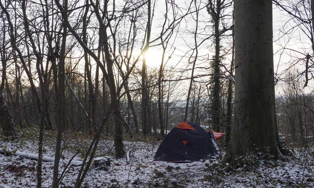 El fuerte temporal de frío y nieve que atraviesa Bélgica desde hace semanas ha puesto en peligro la vida de miles de personas sin hogar en Bruselas. EFE/ Paula Andrés