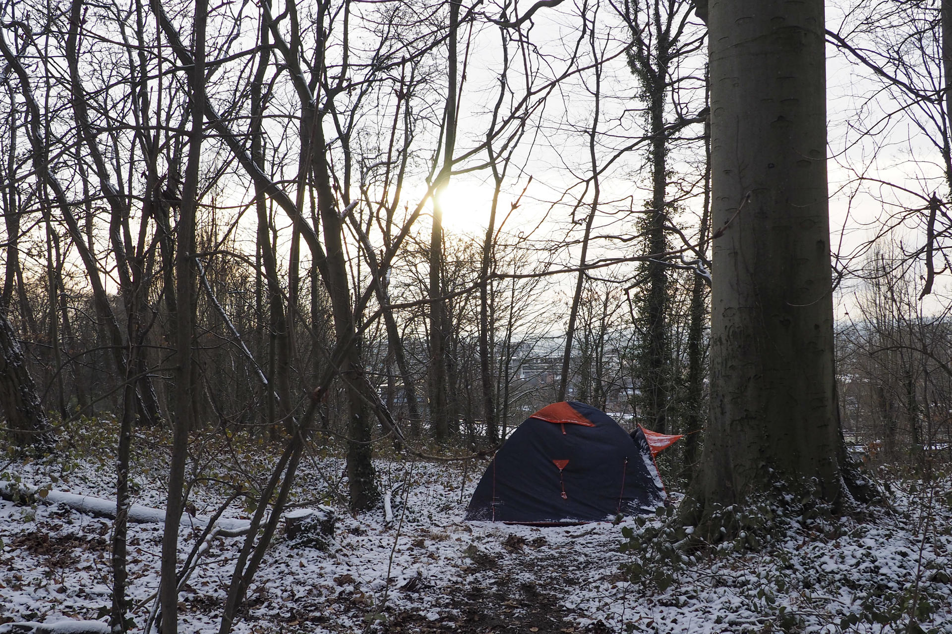 El fuerte temporal de frío y nieve que atraviesa Bélgica desde hace semanas ha puesto en peligro la vida de miles de personas sin hogar en Bruselas. EFE/ Paula Andrés
