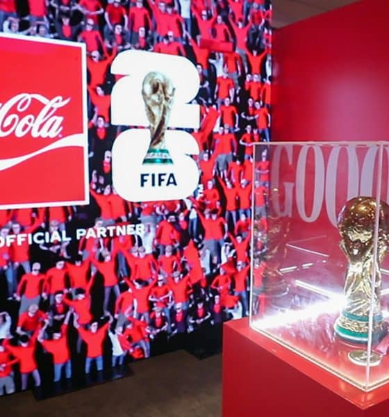 Fotografía que muestra una réplica del trofeo de la Copa Mundial de la FIFA en Ciudad de Guatemala (Guatemala). EFE/Fernando Ruiz /MÁXIMA CALIDAD DISPONIBLE