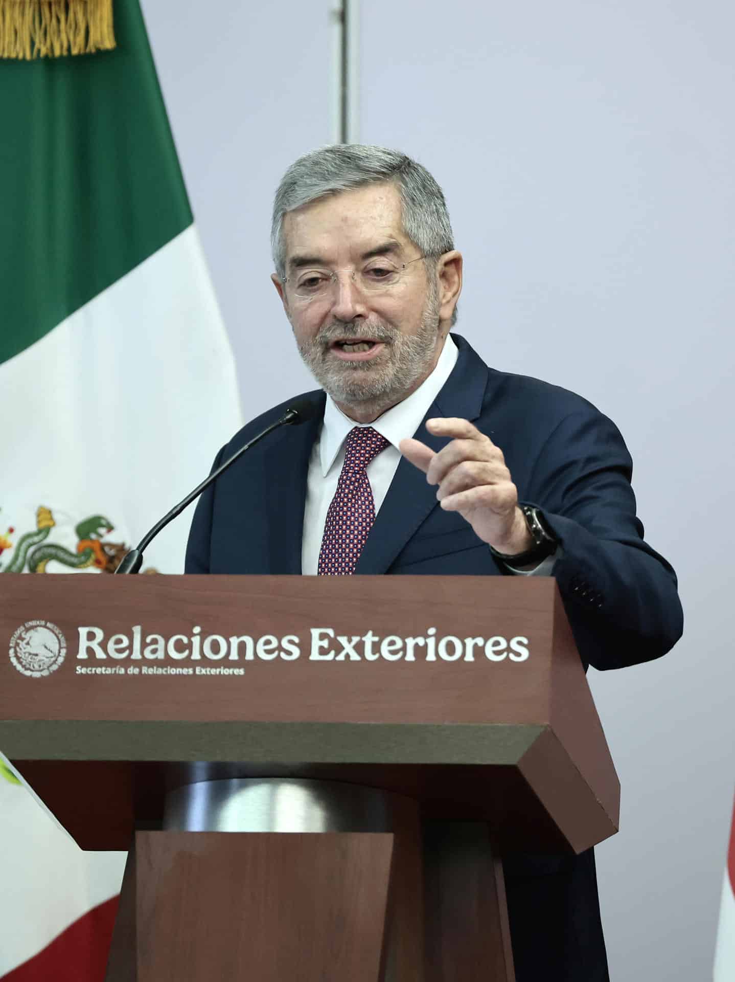 El secretario de Relaciones Exteriores de México, Juan Ramón de la Fuente, habla en una rueda de prensa en la Cancillería de México, en Ciudad de México (México). Imagen de archivo. EFE/ José Méndez