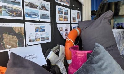 AME1452. LABUAN BAJO (INDONESIA), 02/01/2026.- Fotografía que muestra objetos del naufragio de un barco turístico en el que viajaba un grupo de españoles, este viernes en Labuan Bajo (Indonesia). La búsqueda de los tres españoles desaparecidos entró en su octava jornada, cuando se cumple una semana del naufragio al que sobrevivieron otras dos españolas y del que se recuperó el cadáver de otra, todos miembros de la misma familia. EFE/ Noel Caballero