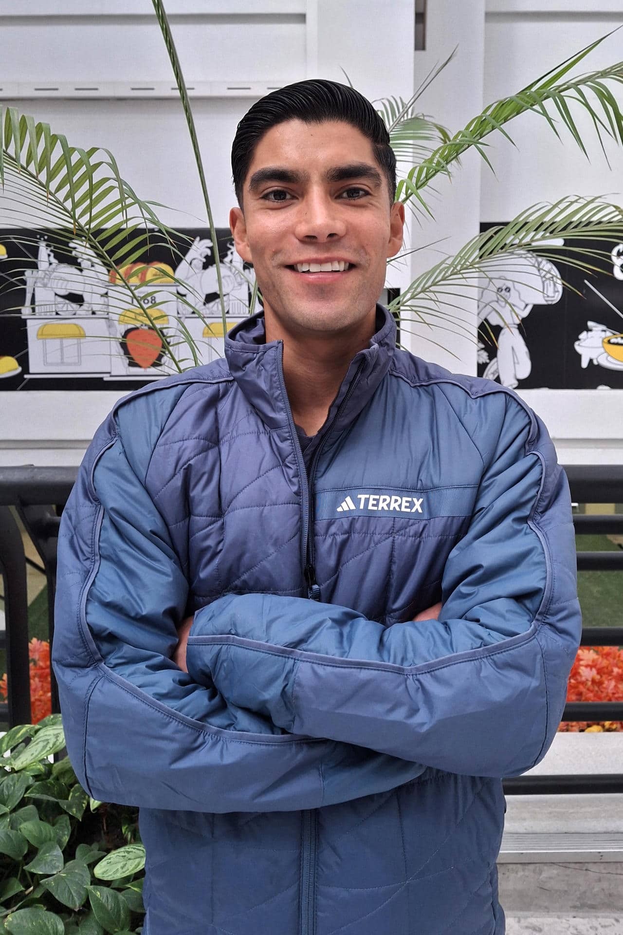 El atleta mexicano Andrés Olivas posa durante una entrevista con EFE este sábado, en Ciudad de México (México). EFE/ Gustavo Borges