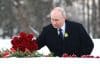 El presidente ruso Vladimir Putin asiste a una ceremonia de colocación de una corona en el monumento a la Madre Patria en el cementerio memorial de Piskaryovskoye con motivo del 82 aniversario del levantamiento del Sitio de Leningrado durante la Segunda Guerra Mundial, en San Petersburgo, Rusia, 27 de enero de 2026. (Rusia, San Petersburgo) EFE/EPA/ALEXEI DANICHEVSPUTNIK/KREMLIN POOL / POOL MANDATORY CREDIT

