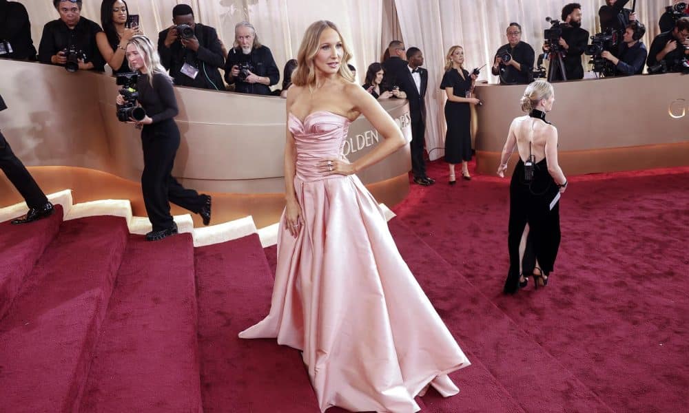 La cómica Nikki Glaser, encargada de presentar la gala de los Globos de Oro este domingo en Los Ángeles. EFE/EPA/CHRIS TORRES