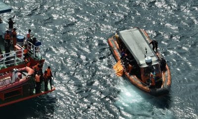 Padar Island (Indonesia), 04/01/2026.- Fotografía que muestra parte del operativo de búsqueda de españoles en aguas cercanas a la isla de Padar, Indonesia. EFE/EPA/BASARNAS HANDOUT -- MANDATORY CREDIT -- BEST QUALITY AVAILABLE -- HANDOUT EDITORIAL USE ONLY/NO SALES