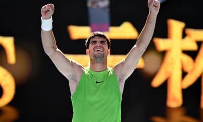 El español Carlos Alcaraz celebra su victoria contra el alemán Yannick Hanfmann durante el Abierto de Australia.
EFE/EPA/JAMES ROSS AUSTRALIA AND NEW ZEALAND OUT