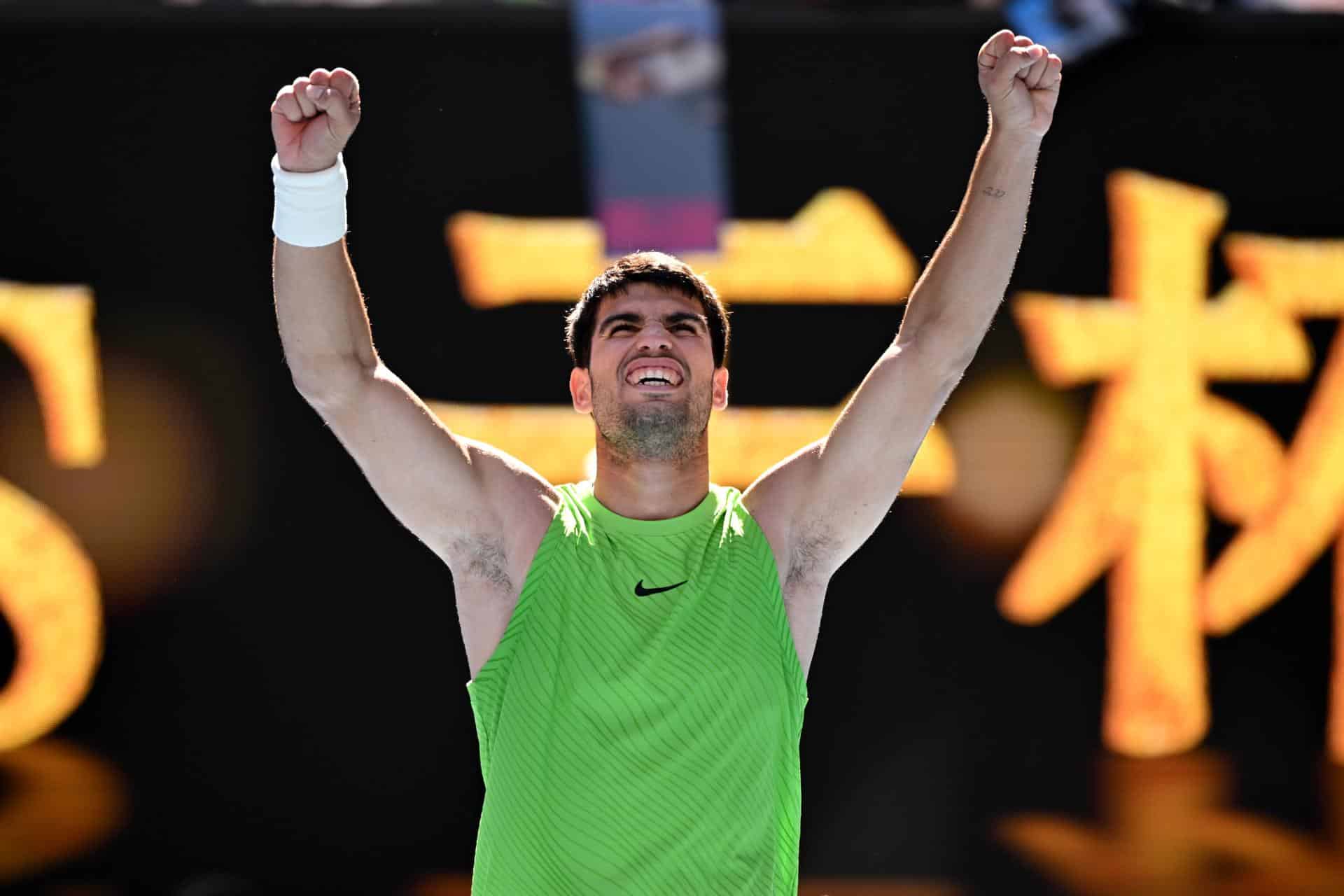 El español Carlos Alcaraz celebra su victoria contra el alemán Yannick Hanfmann durante el Abierto de Australia.
EFE/EPA/JAMES ROSS AUSTRALIA AND NEW ZEALAND OUT
