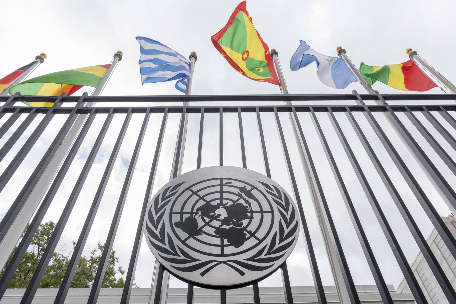 Fotografía que muestra el exterior de la sede de la Organización de las Naciones Unidas (ONU) en Nueva York (Estados Unidos). Fotografía de archivo. EFE/ Ángel Colmenares