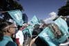 Seguidores de la candidata a la presidencia de Costa Rica por el partido Pueblo Soberano, Laura Fernández, participan en un recorrido este sábado, en San José (Costa Rica). EFE/ Jeffrey Arguedas