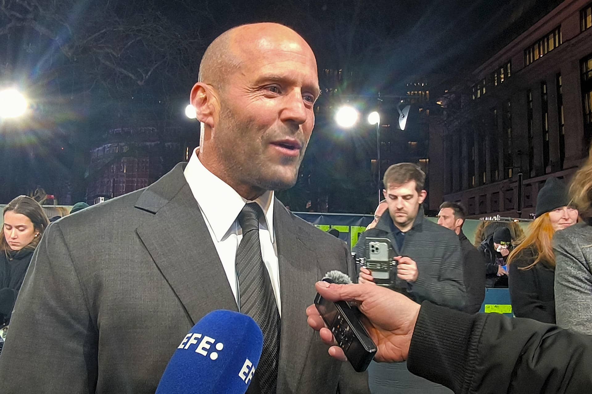 LONDRES (REINO UNIDO), 20/01/2026.- El actor Jason Statham durante la alfombra roja de la película Shelter en Londres, este martes. EFE/ Guillermo Garrido Serrano