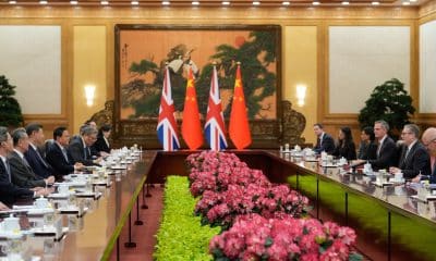 PEKÍN (China), 29/01/2026.- El primer ministro británico, Keir Starmer (2-D), se reúne con el presidente chino, Xi Jinping (3-I), en el Gran Salón del Pueblo en Pekín. EFE/EPA/Vincent Thian / POOL