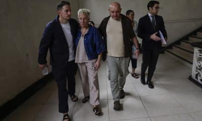 Los padres del joven español Diego Bello, Pilar Lafuente (2i) y Alberto Bello (c), junto con su hermano Bruno (i) y el abogado Guillermo Mosquera (d). EFE/ Rolex Dela Pena