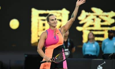La bielorrusa Aryna Sabalenka durante el partido de la primera ronda femenina contra la francesa Tiantsoa Rakotomanga Rajaonah en el primer día del torneo de tenis Abierto de Australia 2026 en el Melbourne Park, Australia. EFE/EPA/JAMES ROSS ZEALAND OUT