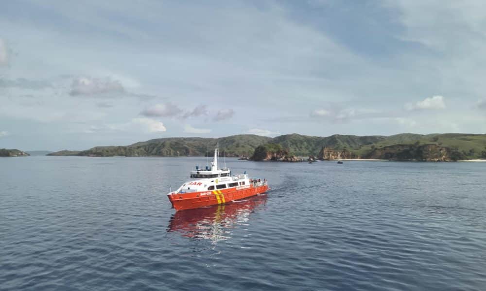 LABUAN BAJO (INDONESIA), 02/01/2026.- La búsqueda de los tres españoles desaparecidos en Indonesia entró este viernes en su octava jornada, cuando se cumple una semana del naufragio del barco turístico en el que viajaban, al que sobrevivieron otras dos españolas y del que se recuperó el cadáver de otra, todos miembros de la misma familia. EFE/ EQUIPO DE BÚSQUEDA Y RESCATE DE INDONESIA (SAR). SOLO PARA USO INFORMATIVO // SOLO USO EDITORIAL/SOLO DISPONIBLE PARA ILUSTRAR LA NOTICIA QUE ACOMPAÑA (CRÉDITO OBLIGATORIO)
