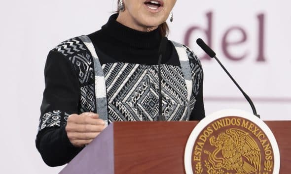 La presidenta de México, Claudia Sheinbaum, participa en una conferencia de prensa este martes, en el Palacio Nacional de Ciudad de México (México). EFE/ José Méndez
